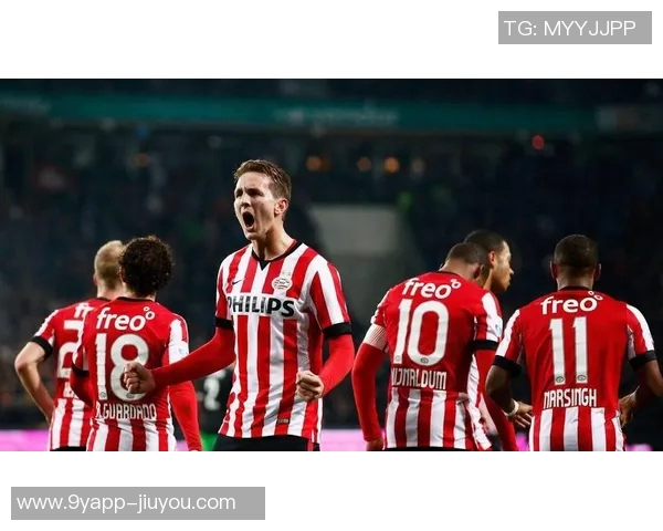 埃因霍温宣布卢克德容告别仪式球员荣登星光大道荣耀时刻