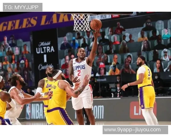 小卡强调进攻战术执行力与防守协作的重要性以提升球队整体表现 小卡强调进攻战术执行力与防守协作的重要性以提升球队整体表现