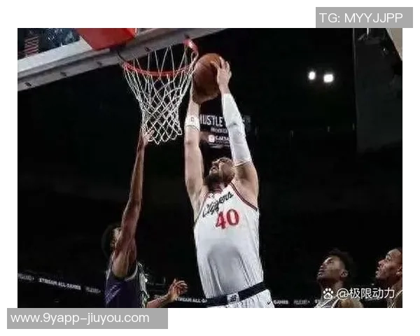 鲍威尔高效表现25分钟内砍下23分6助攻助力球队胜利 鲍威尔高效表现25分钟内砍下23分6助攻助力球队胜利