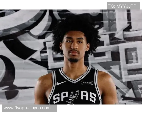 哈珀表现出色6投4中贡献9分3助攻正负值全队最高达到20分