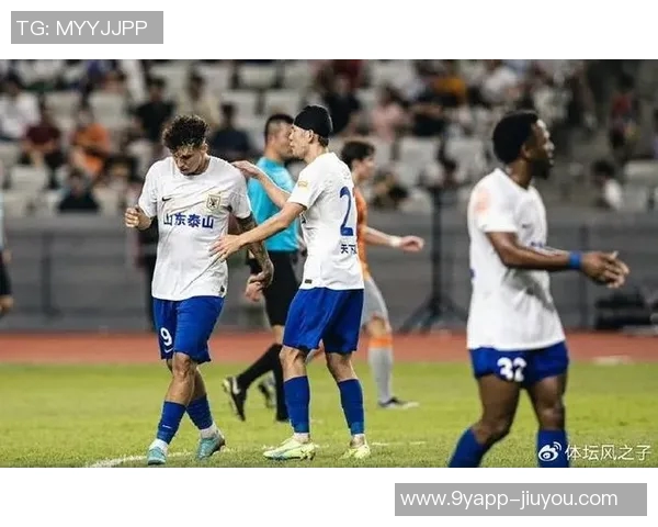 陈蒲边路停球失误摔倒引发球迷不满表现低迷遭热议 陈蒲边路停球失误摔倒引发球迷不满表现低迷遭热议